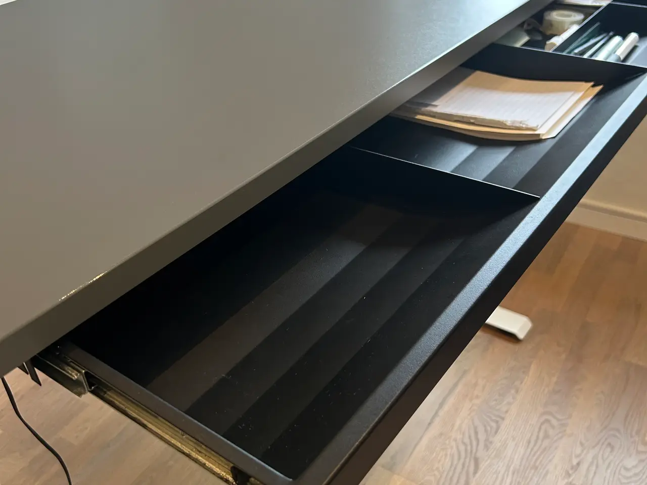 Billede 4 - Hæve-sænkebord perfekt stand.