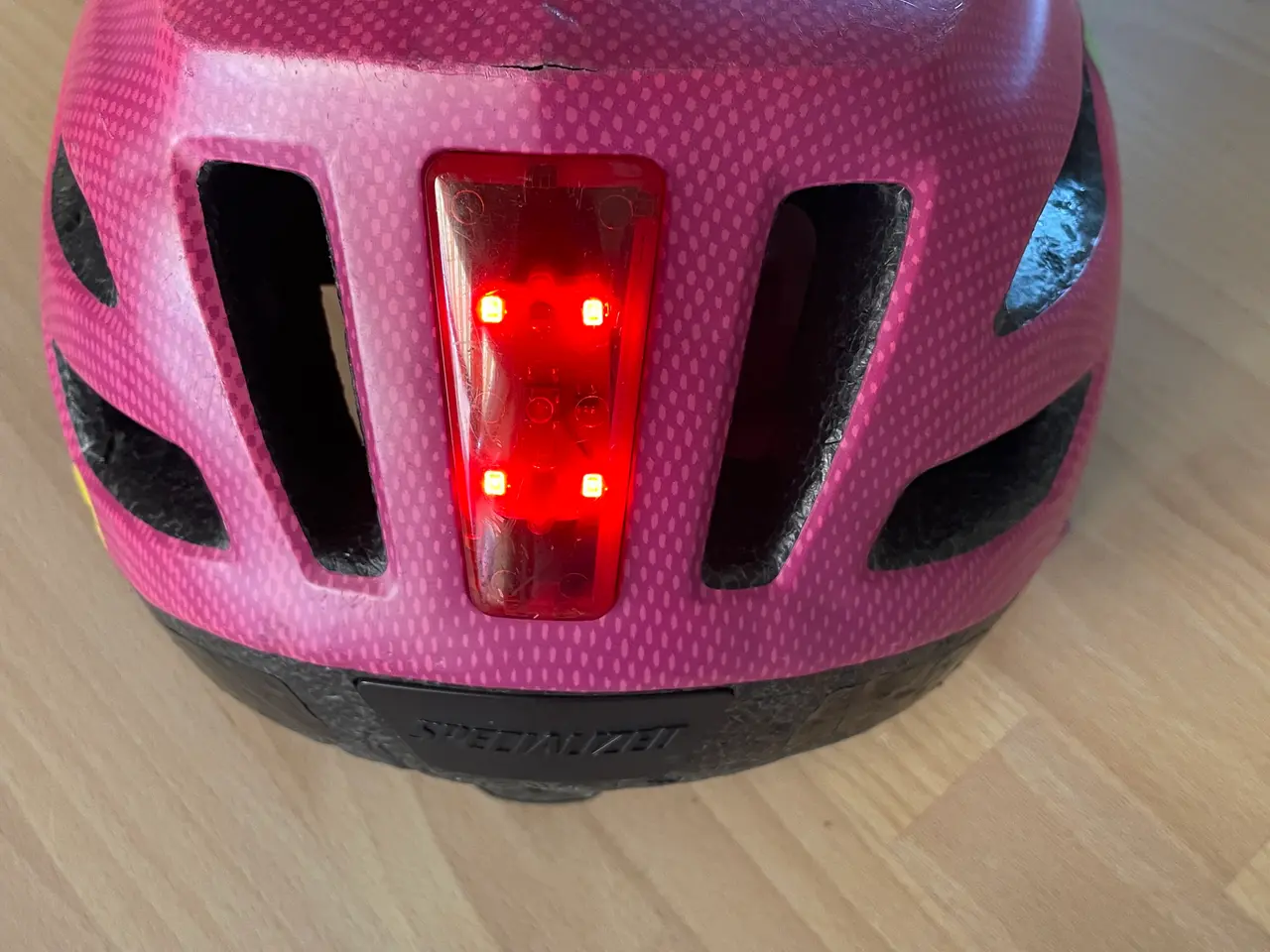 Billede 3 - Fin cykelhjelm med lys