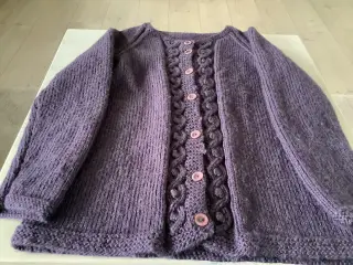 Håndstrikket lilla cardigan str M og barn str3 år