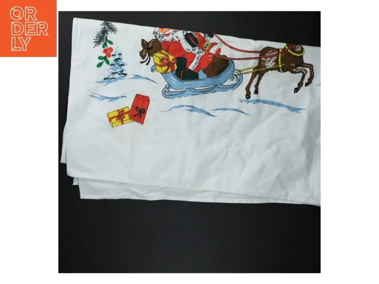 Billede 1 - Juledug med slædemotiv (str. 105 x 100 cm)