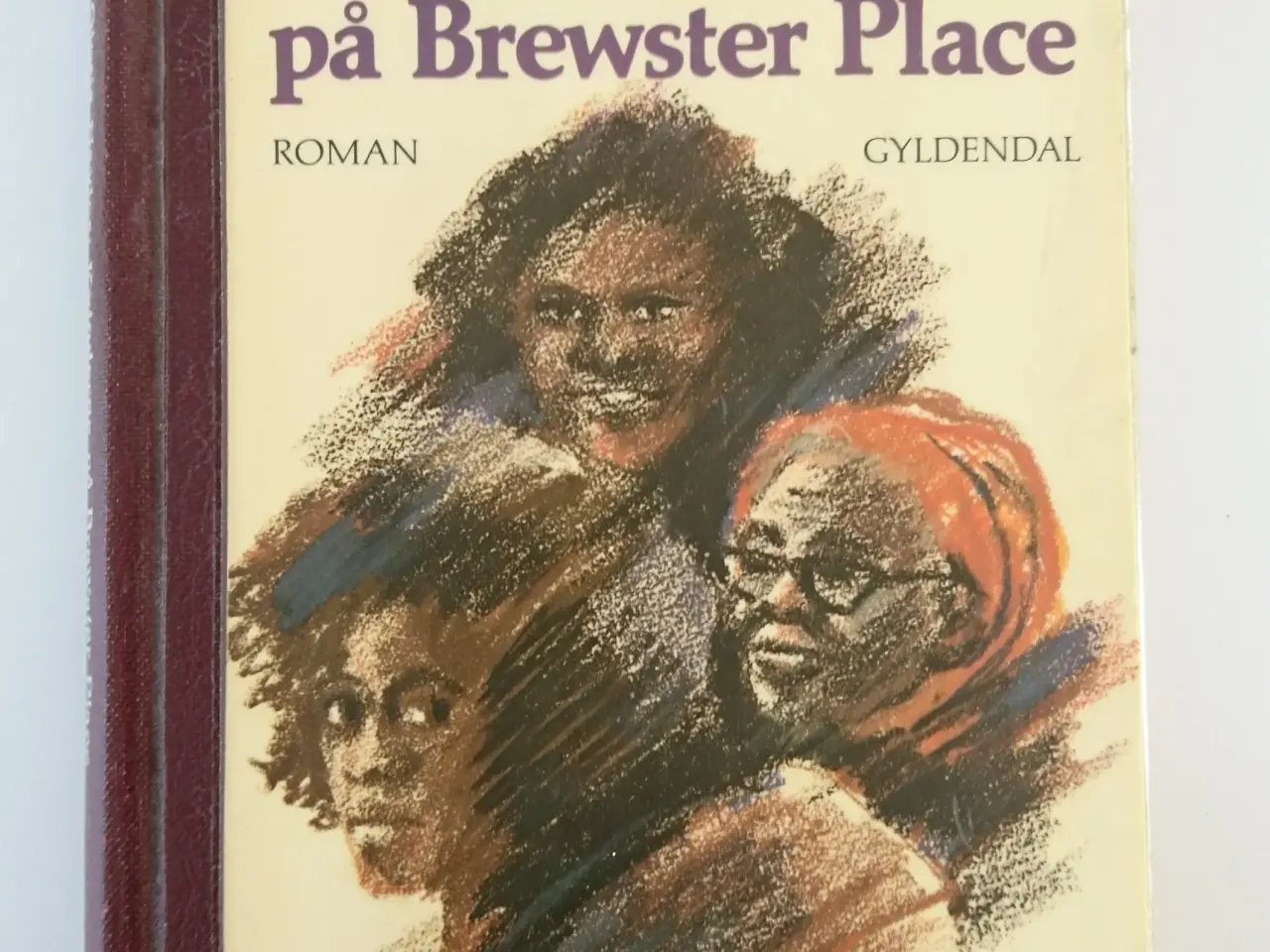Billede 1 - Kvinderne på Brewster Place. Af Gloria Naylor