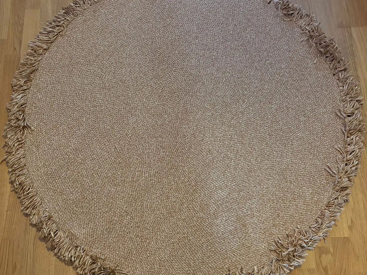 Billede 1 - Stilfuldt rundt tæppe (Naturfarve, Ø 120 cm)