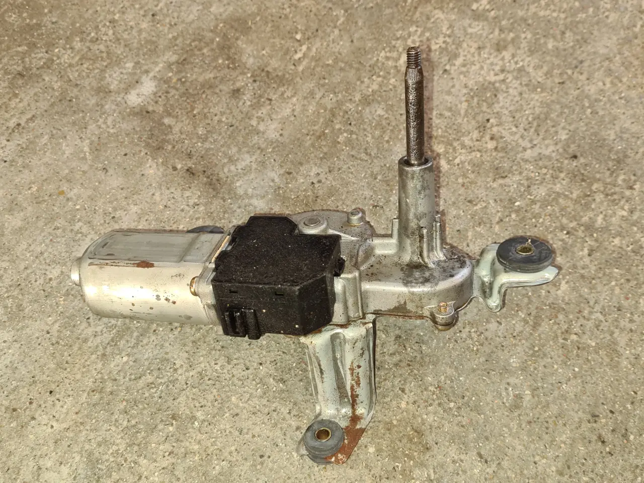 Billede 1 - Viskermotor for bagrudevisker Toyota Corolla E12
