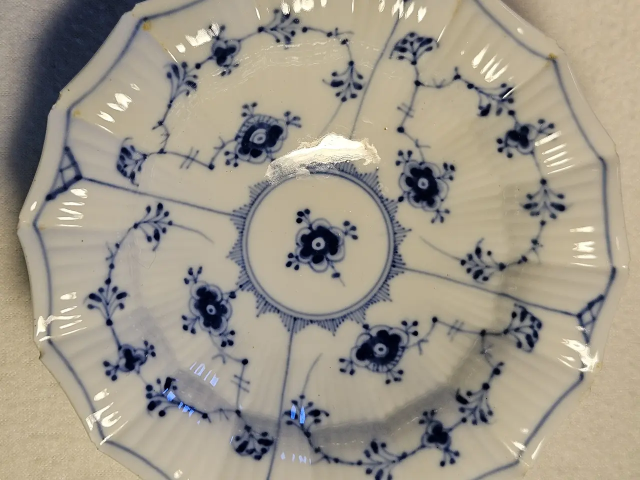 Billede 7 - Royal Copenhagen musselmalet kantede skåle 142/140