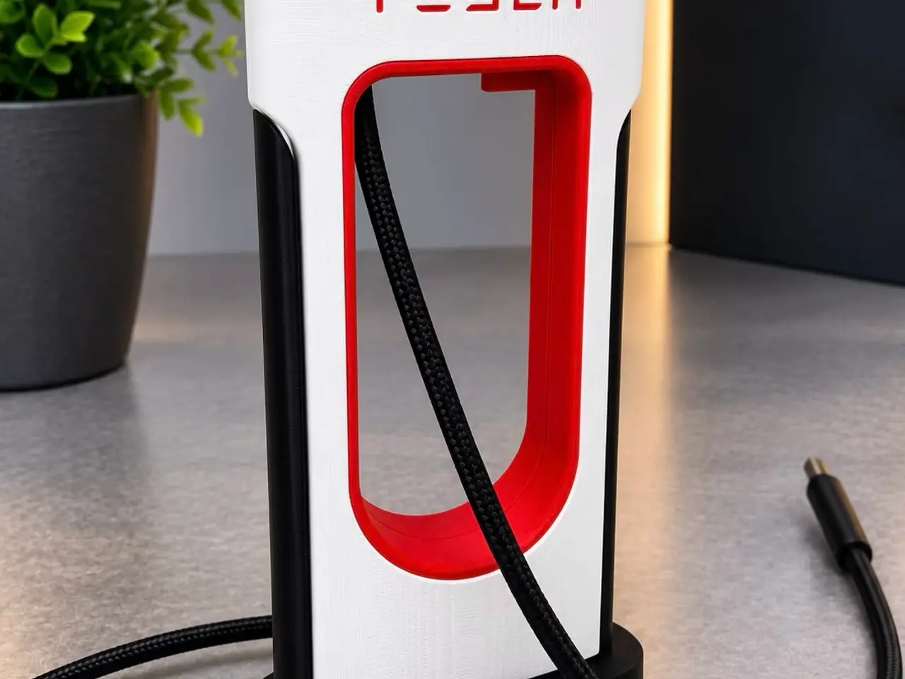 Billede 4 - Kabelholder – Stilrent design til skrivebordet