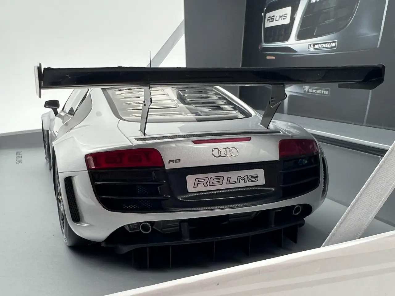 Billede 8 - 2009 Audi R8 LMS GT3 Presentation 1:18