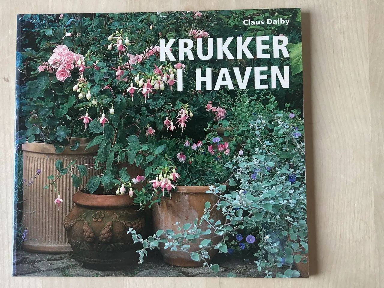 Billede 1 - Krukker i haven, af Claus Dalby