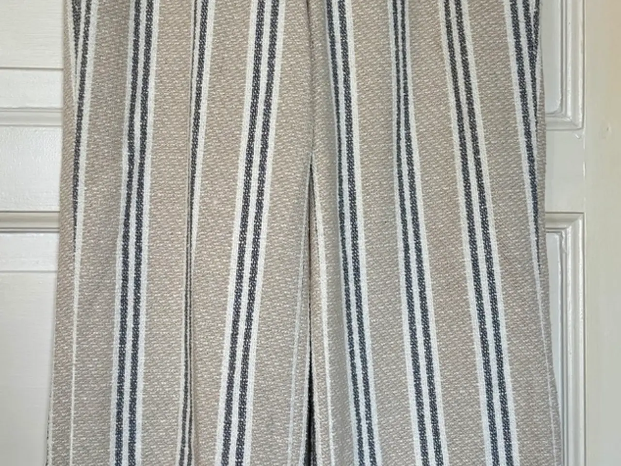 Billede 1 - Naja Lauf, beige stribede bukser m vidde ben, 40