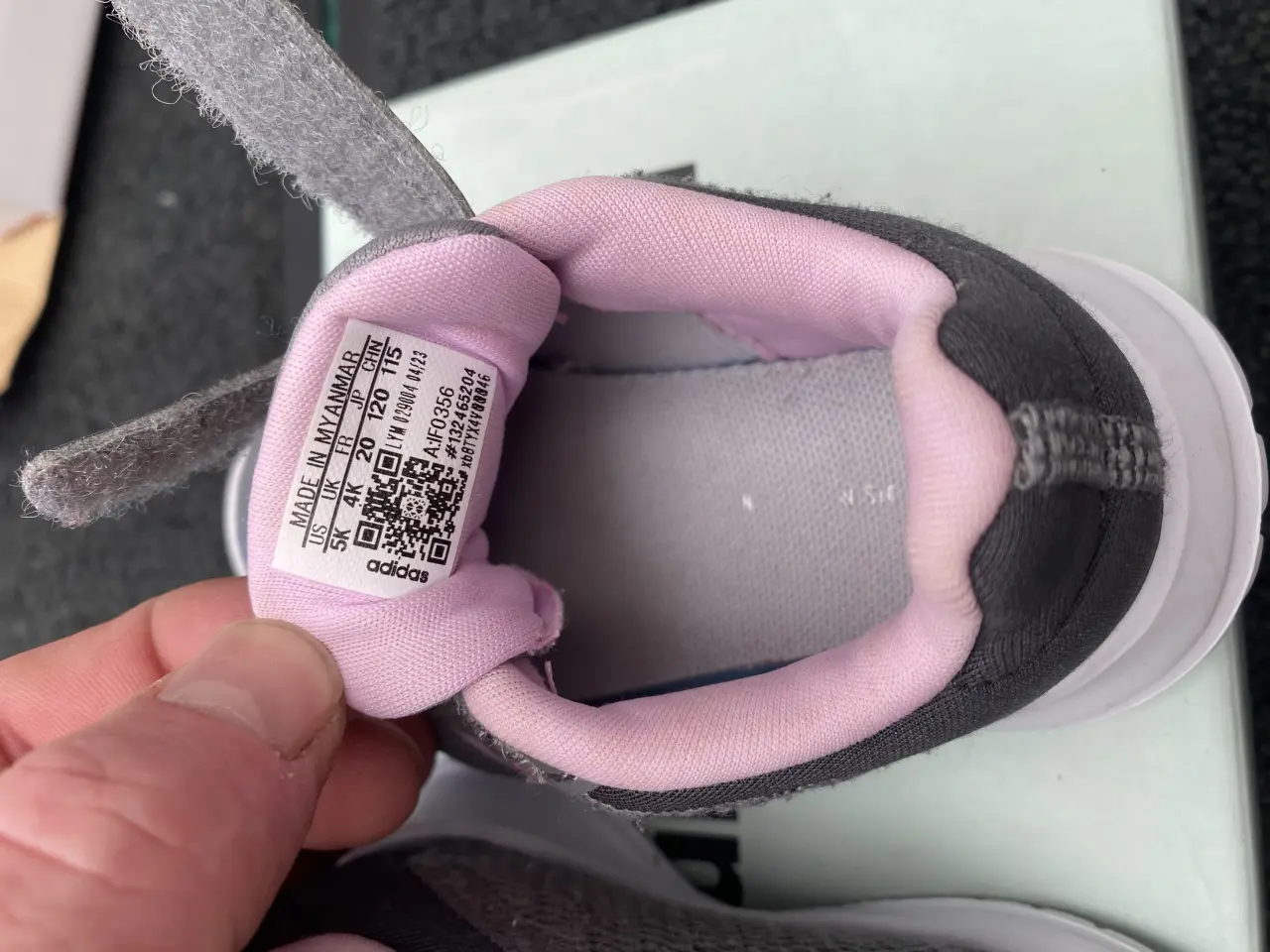 Billede 1 - Som ny Adidas pige sko