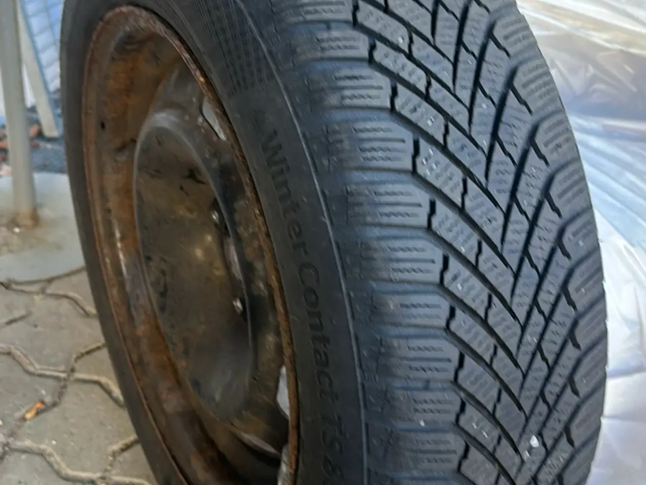 Billede 1 - 4 stk. Continental vinterdæk 185/65 R15 på stålfæl
