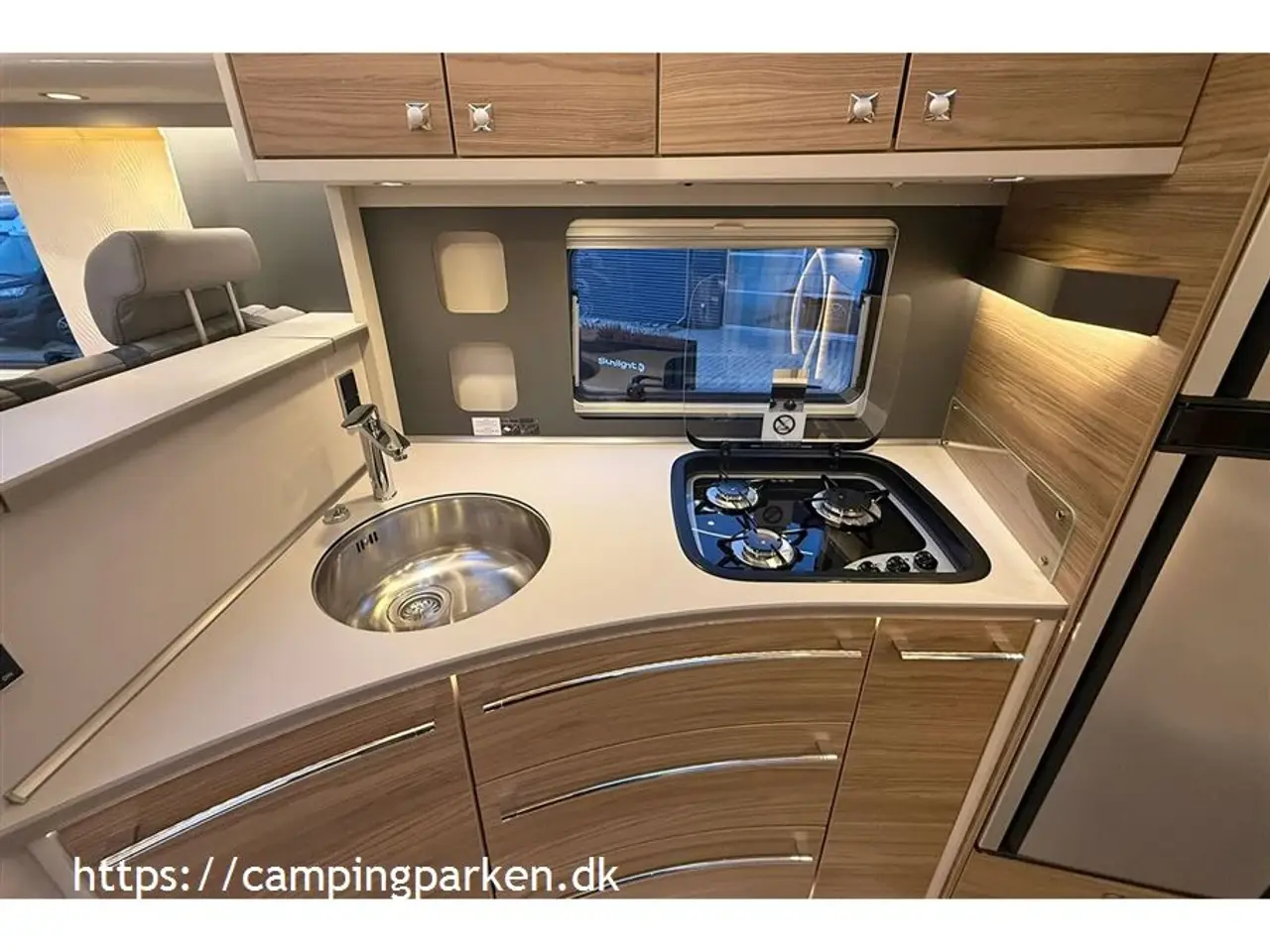Billede 9 - 2026 - Dethleffs Alpa I 7820 - 2   Den ultimative helårsbolig med loungesiddegruppe og gourmetkøkken