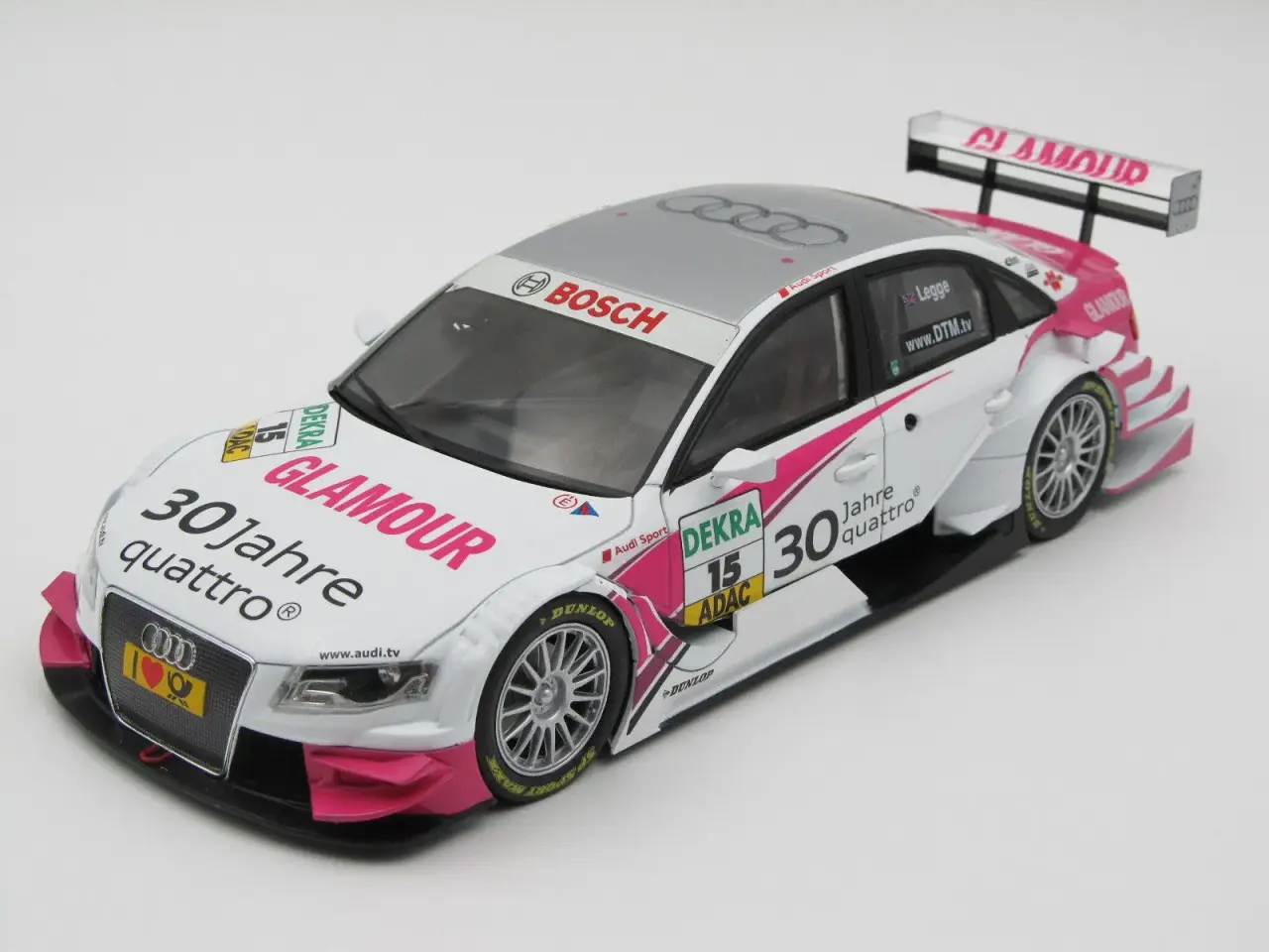 Billede 1 - 2010 Audi A4 DTM #15 1:18  Driver: Katherine Legge