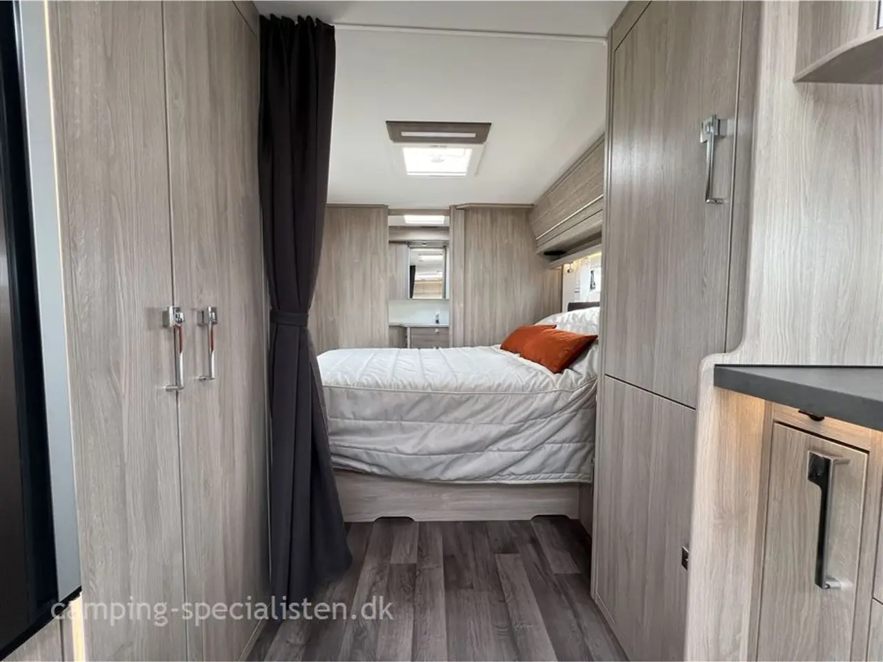Billede 4 - 2022 - Kabe Royal 780 ETDL KS   Rigtig lækker og meget velholdt luksusvogn - Kabe Royal 780 E-TDL KS fra 2022 - først taget i brug i 2024 - Kan nu opleves hos Camping-Specialisten i Silkeborg