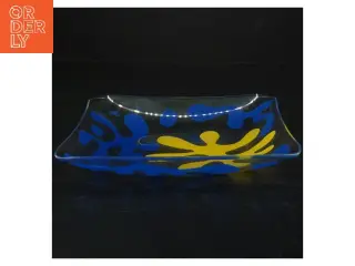 Glasfad med blå og gul dekoration (str. 19 x 19 cm)