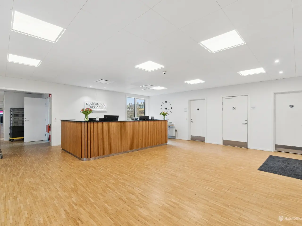 Billede 15 - Indbydende kontormiljø med mange mindre kontorer. samt eget konferencerum i København NV