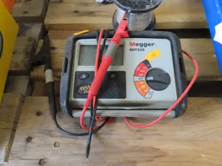 Isolations- og gennengangstester MEGGER MIT320