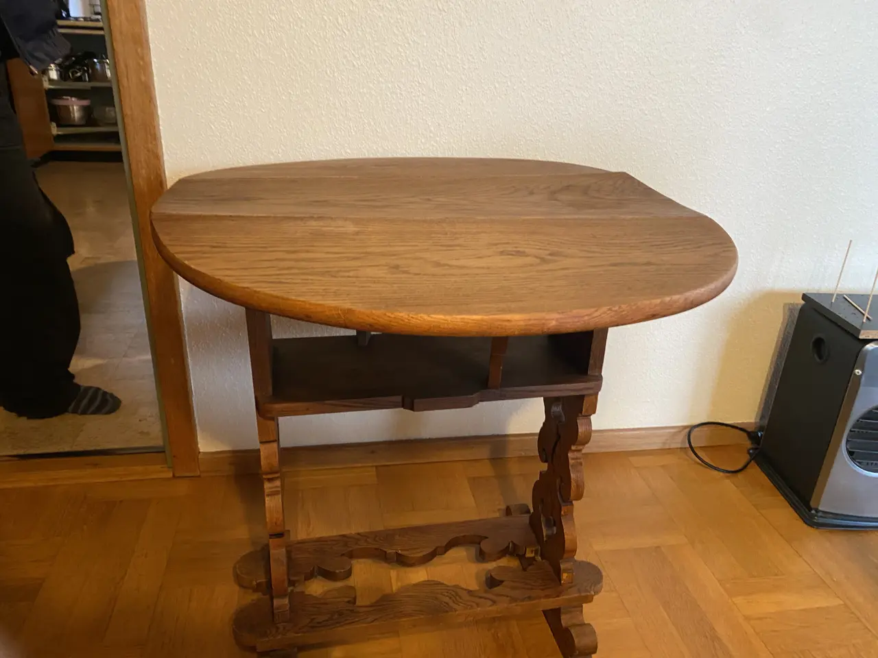 Billede 2 - Retro klapbord ovalt af robust træ