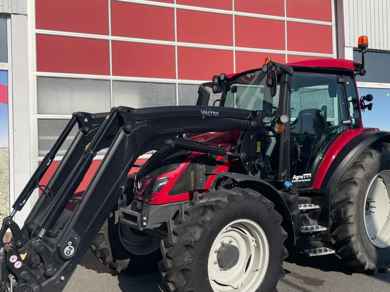 Billede 1 - Valtra G135 Active Aktiv med frontlæsser