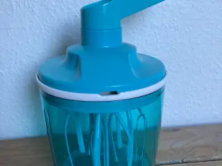 Tupperware pisker