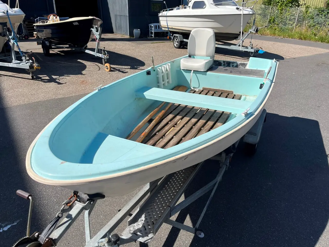 Billede 2 - 12-fods glasfiberjolle med Variant 501 bådtrailer