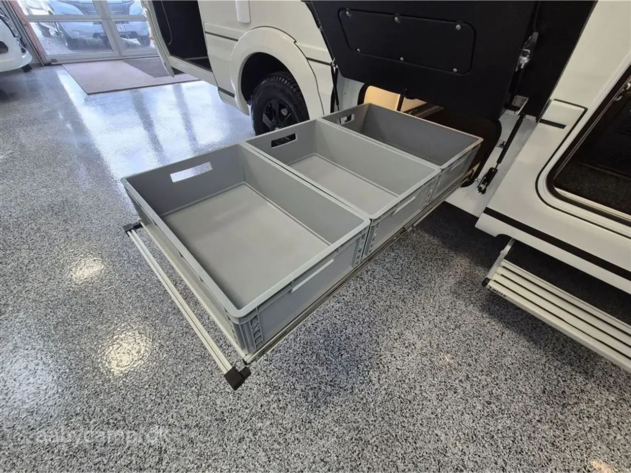 Billede 43 - 2025 - Niesmann+Bischoff Arto 78 solceller. 3x150 Ah lithium batterier. 3000w inverter. Elektrisk markise. Udv. gas/vand. Helårsdæk. 2x TV. Duo control. luft undervogn. Hydrauliske støtteben.