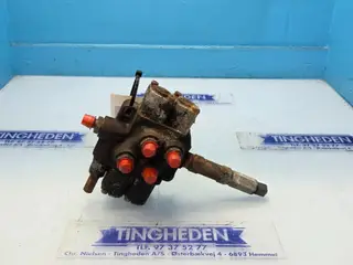 New Holland BB9060S Hydraulikventil 84062215