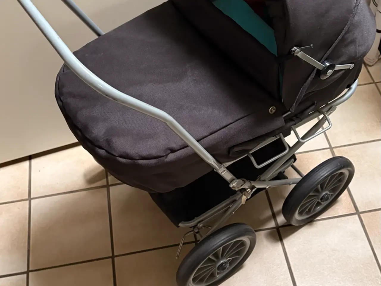Billede 1 - BRIO Dukkevogn med Baby Born dukke