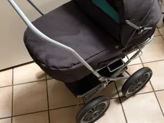 BRIO Dukkevogn med Baby Born dukke