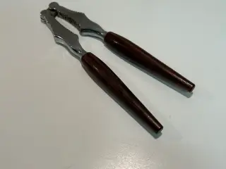 Vintage nøddeknækker med træ skaft