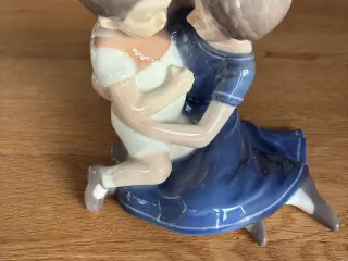 Bing & Grøndahl porcelænsfigur 1568 pige m/bror
