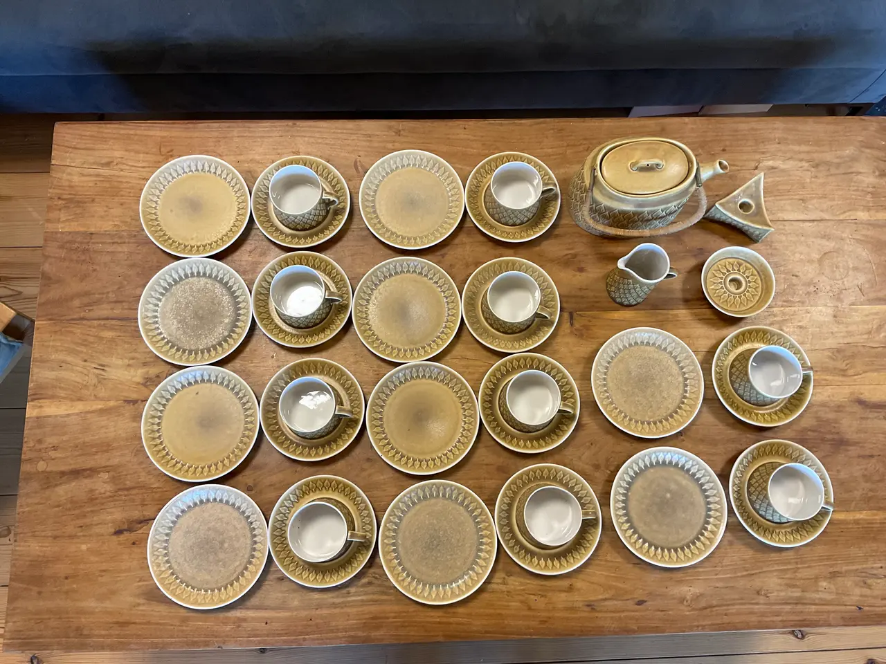 Billede 1 - Te / kaffe stel, Relief stentøj