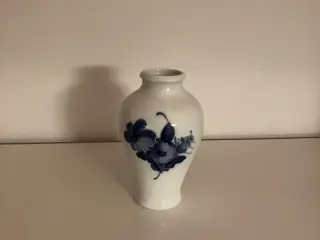 Royal Copenhagen blå blomst, vase 15,5 cm.