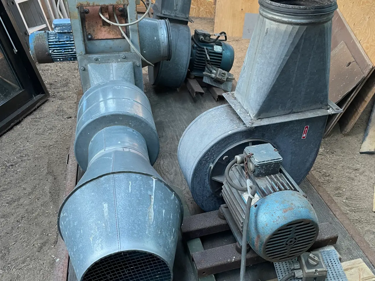 Billede 1 - 3 stk.Udsugningsventilatorer, byd