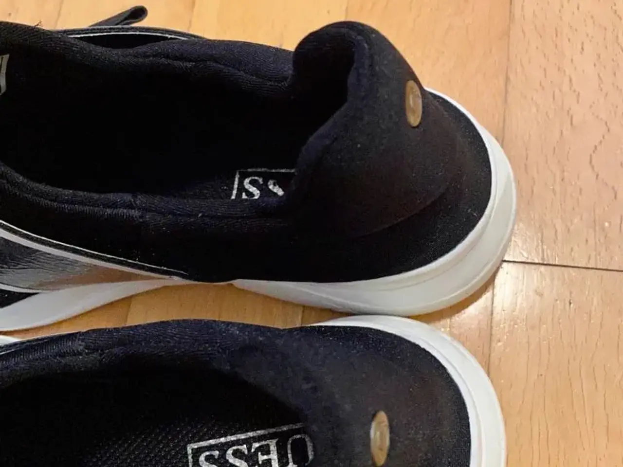 Billede 12 - GUESS sneakers til salg