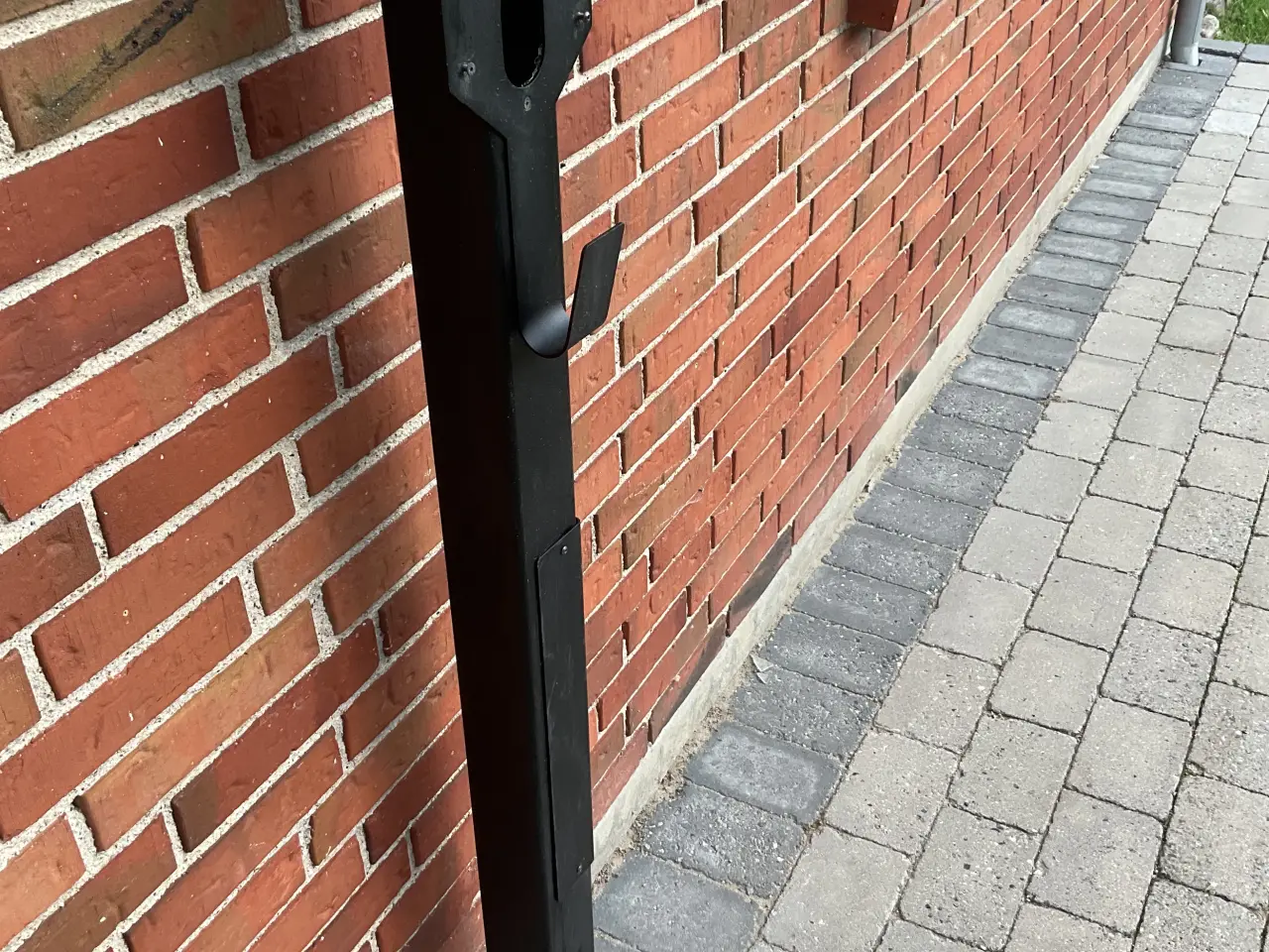 Billede 1 - Ladestander til montering af lader til elbil