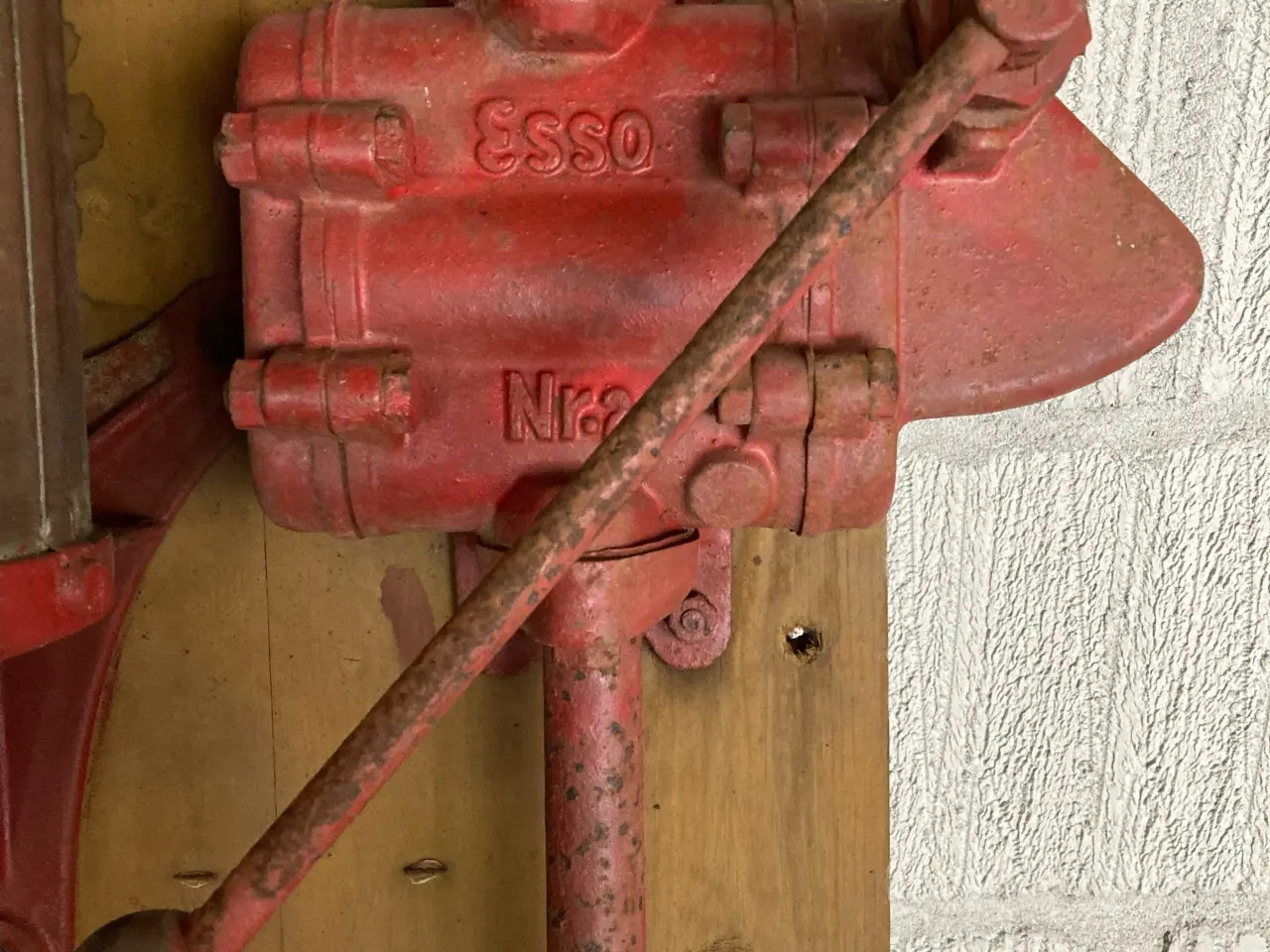 Billede 3 - ESSO Petroleumspumpe