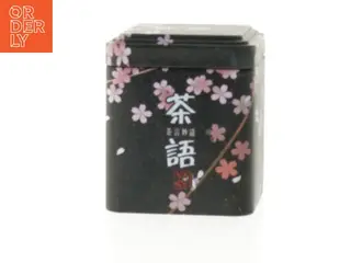 Japansk teæske med blomstermotiv (str. 8x7 cm)
