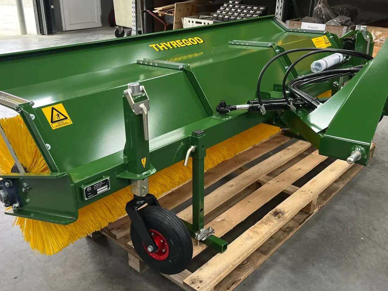 Billede 14 - Thyregod TK 2800 med nylon børster og hydraulisk sving. brede 2800 og feje brede 2500
