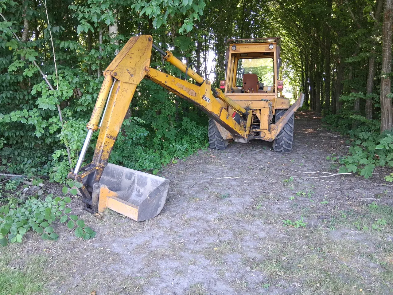 Billede 1 - Hydrema 807 med skovle og udstyr