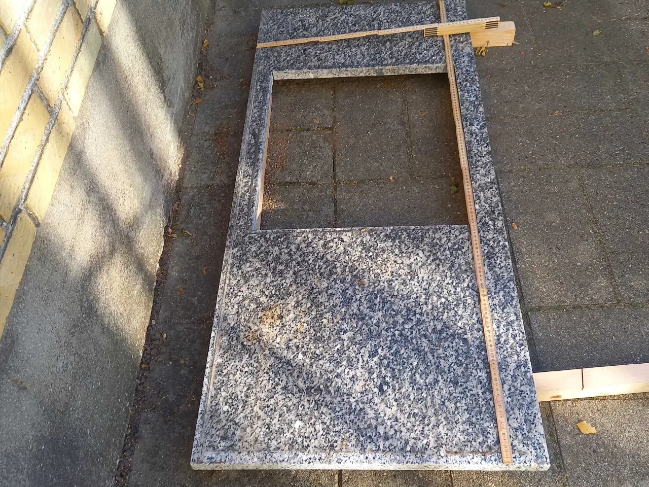 Billede 3 - Granit bordplade 1380 x 610 med hul til kogeplade