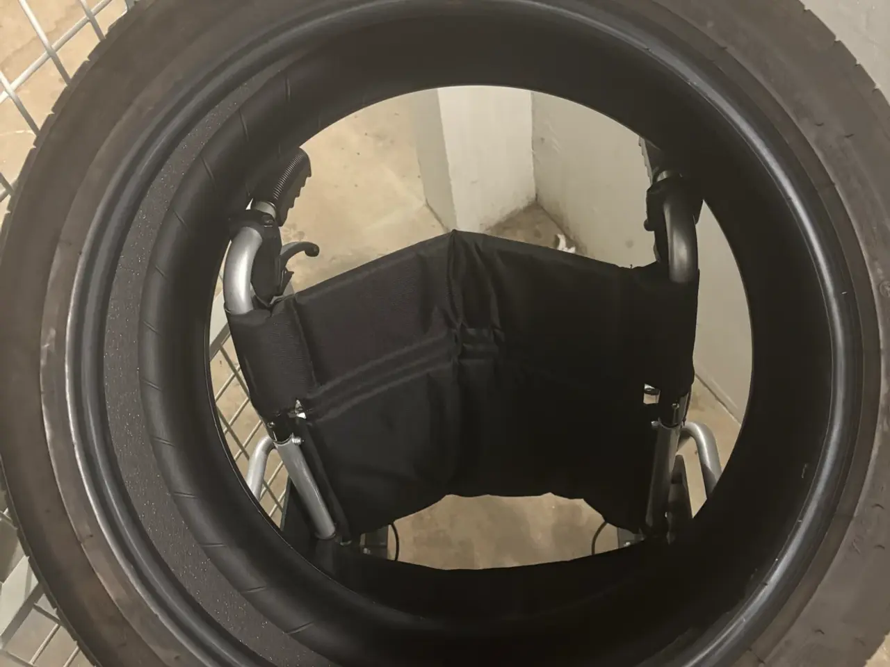 Billede 1 - Michelin sommerdæk 235/ 45 R19