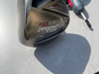 Titleist 913 D3 Driver 10,5 grader med skaft