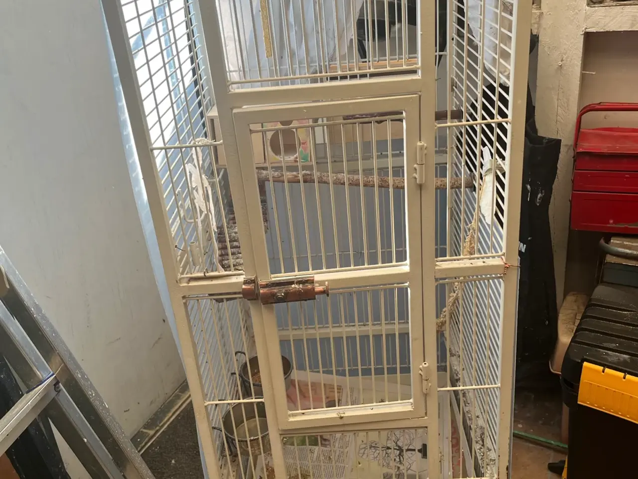 Billede 1 - Stor hvid fuglebur på hjul