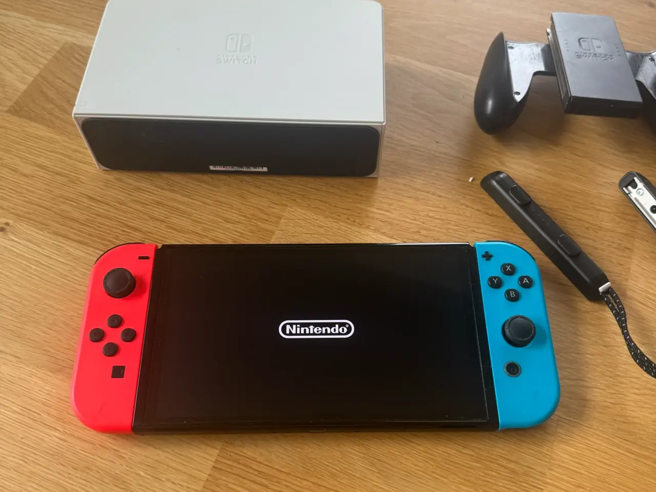 Billede 2 - Nintendo Switch OLED – Meget pæn + Dock & Joy-Con