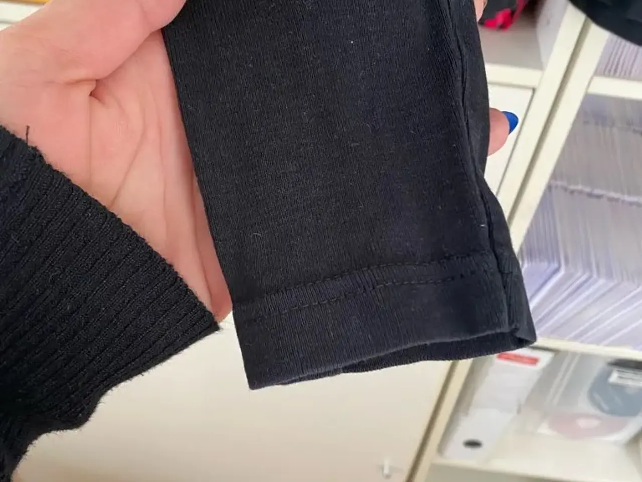 Billede 2 - Pæn sort bluse str small