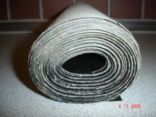 Købes /gratis velholdt gulvtæppe ca 400 x 450cm