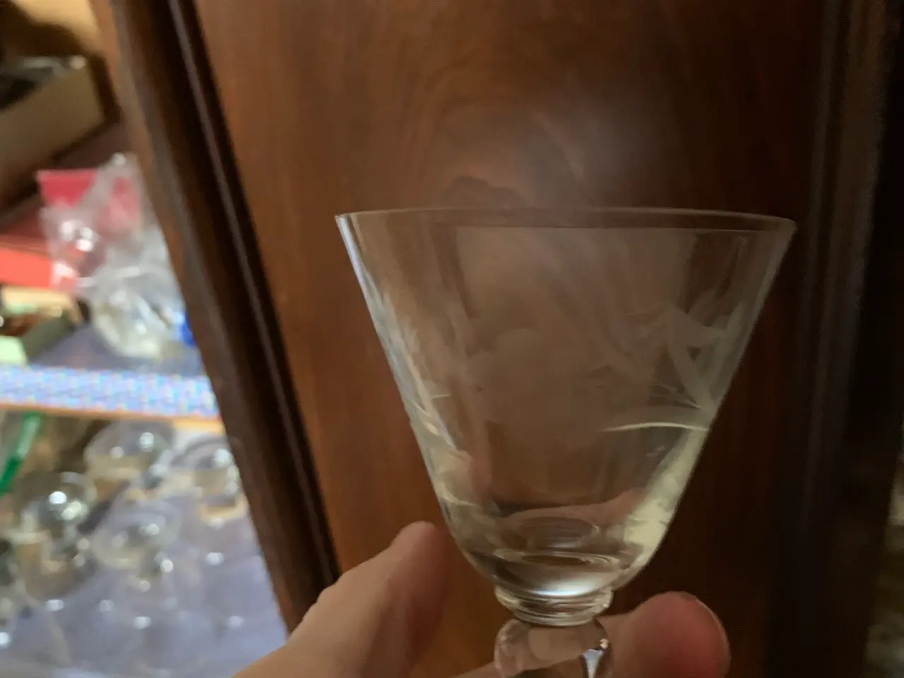 Billede 3 - Likør glas med brun fod og indgraveringer