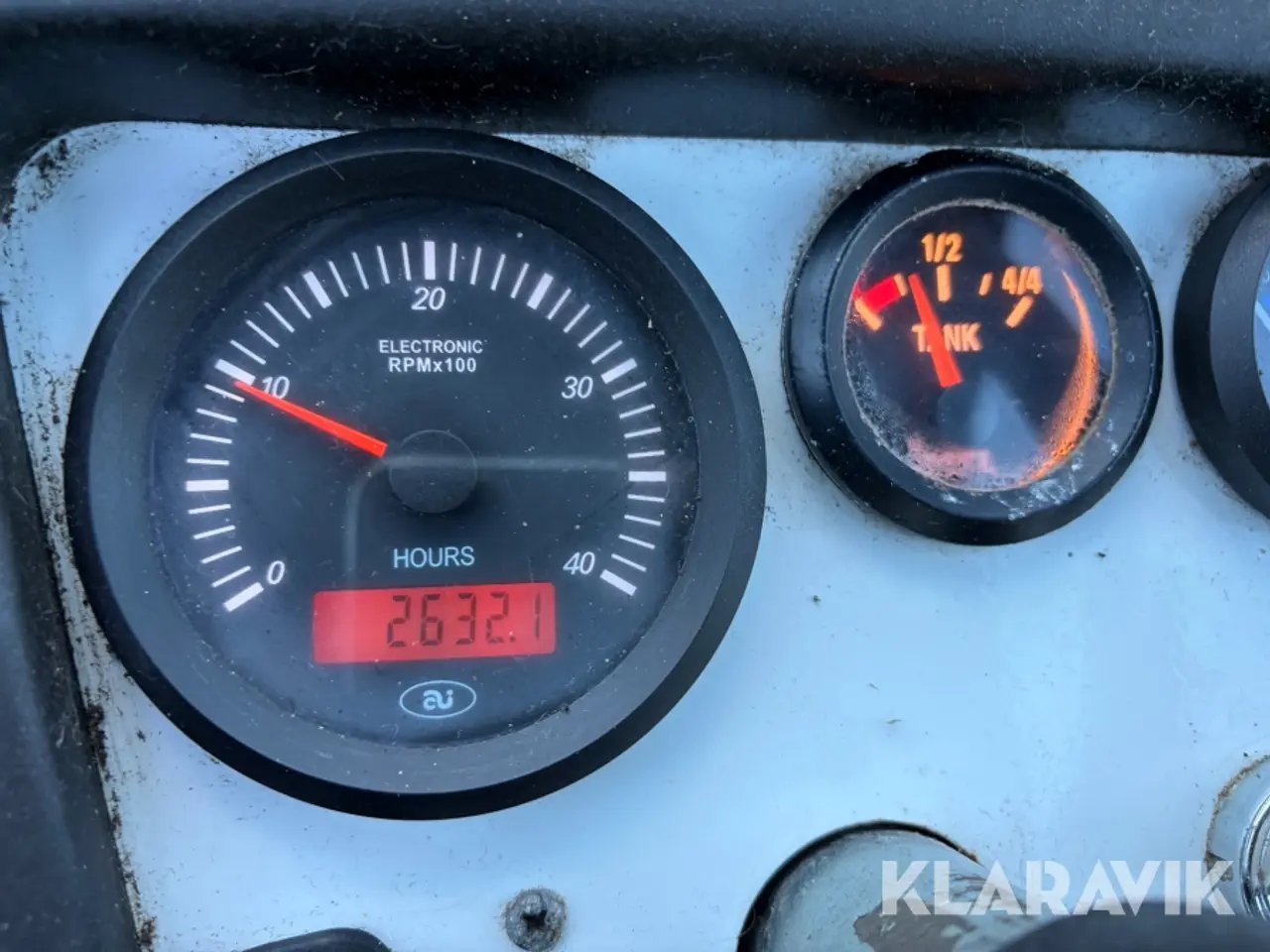 Billede 9 - Redskabsbærer Vpm 3400 med klipper og kost