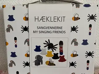 Hæklekit/Sangkuffert med opskrifter og garn