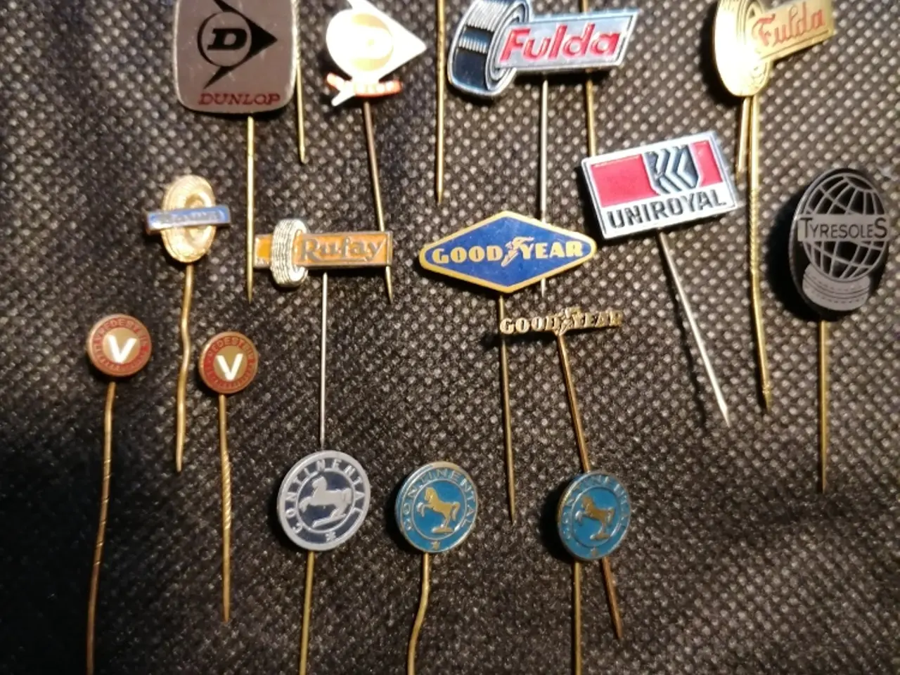 Billede 1 - Samler Pins mange sjældne.